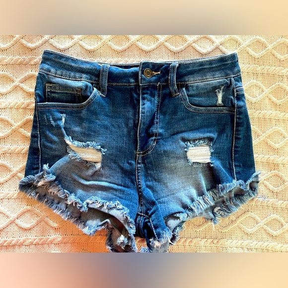 Cello Brand Medium Wash Distressed Shortie Shorts Women’s size Small - Picture 1 of 14